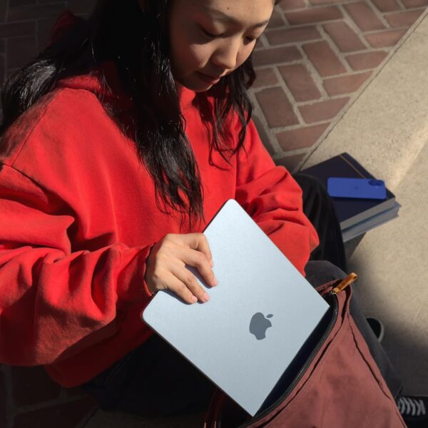 Apple MacBook Air - Image 2